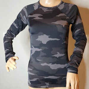 Athleta Freestyle Black Grey Camo Long Sleeve Rashguard Shirt Top Size XS